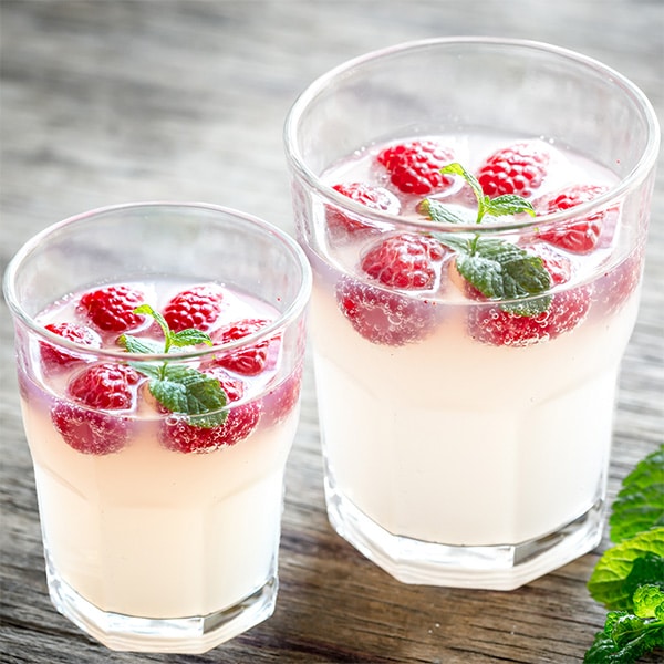 Lemonade with Raspberries and Mint